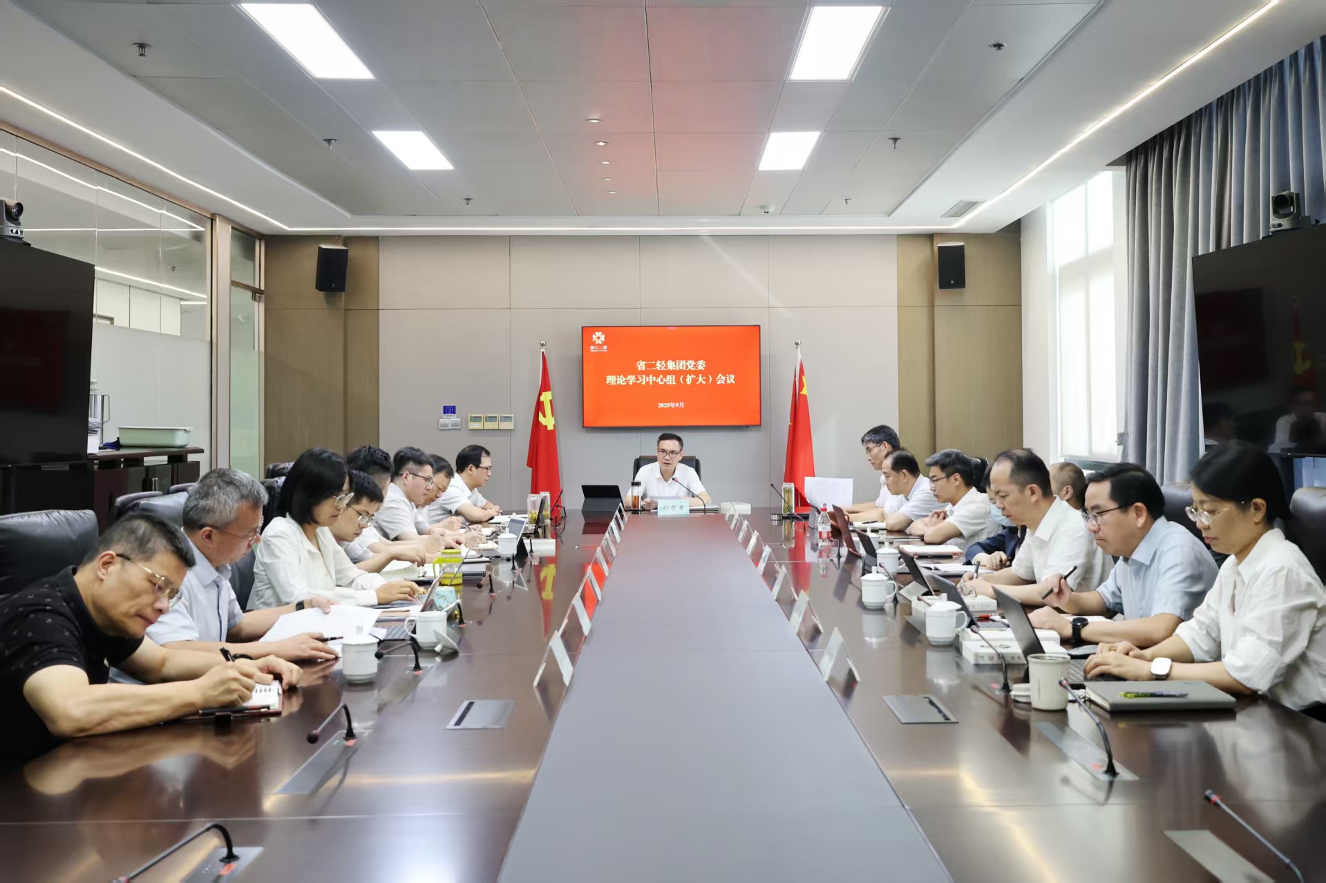 开云网页版党委理论学习中心组召开《习近平谈治国理政》第五卷、习近平文化思想专题学习会