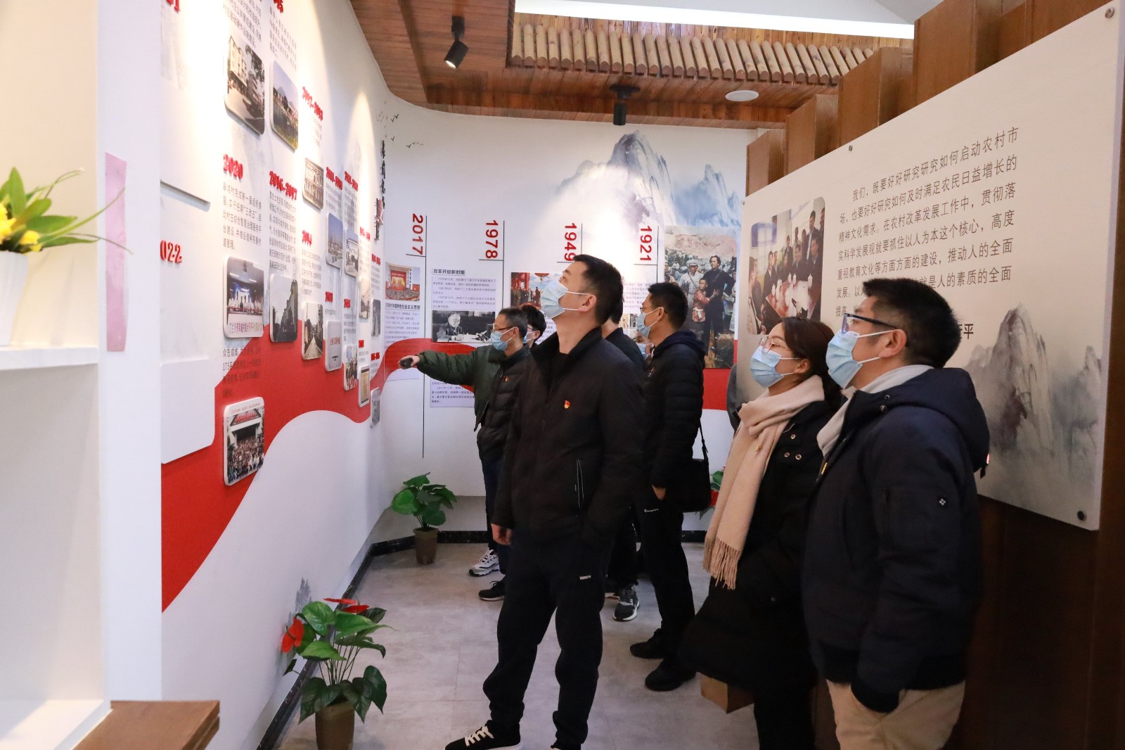 1671076051131965.jpg 参观“初心堂”.JPG