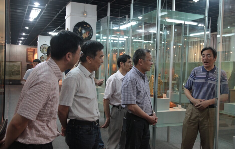 省政协副主席陈加元来我司调研