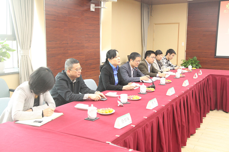 杭州市上城区常务副区长黄爱芳一行来我司走访调研