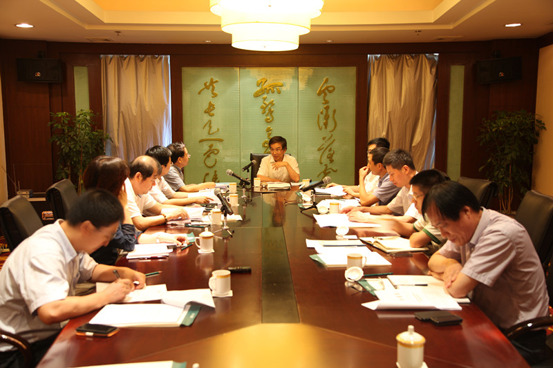 集团公司党委召开理论中心组（扩大）专题学习会