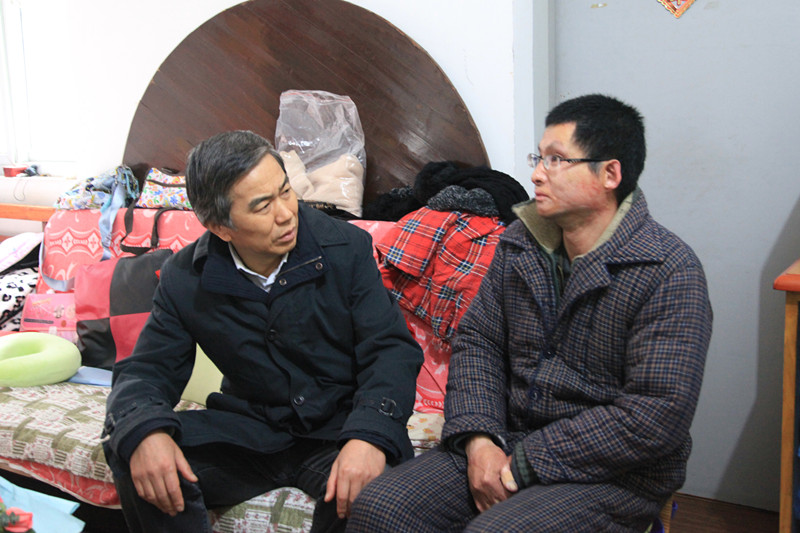 亲切的慰问，温暖的关怀<br/>——集团公司领导走访慰问困难职工