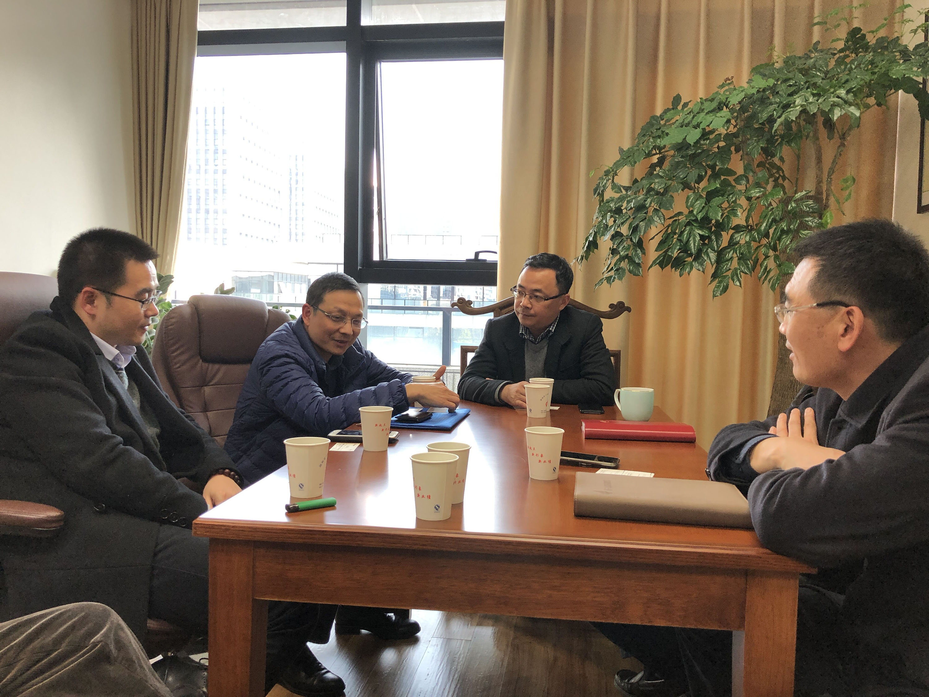 集团副总经理余显勇赴德清洽谈合作