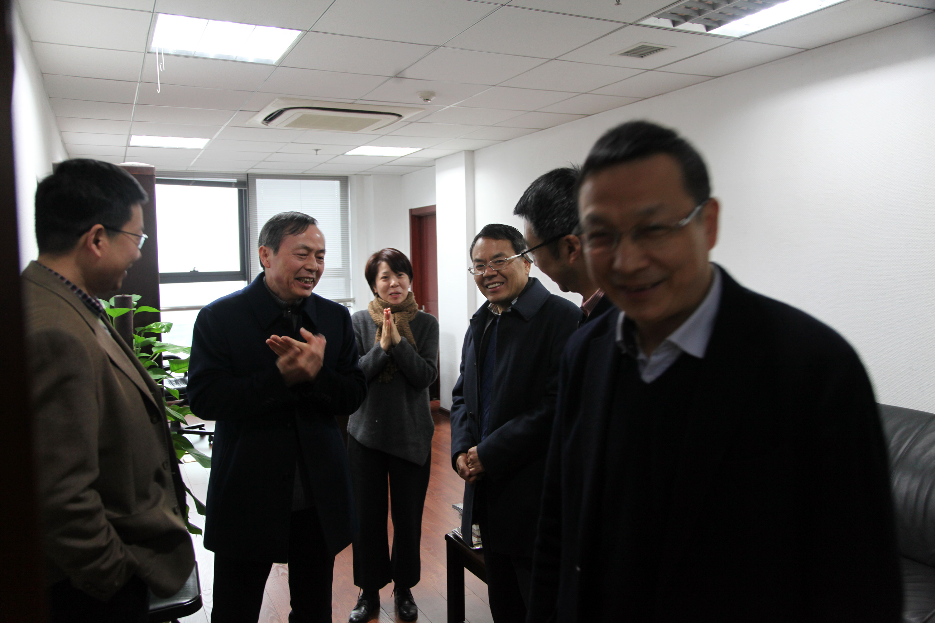 集团公司领导新年上班第一天走访慰问干部员工