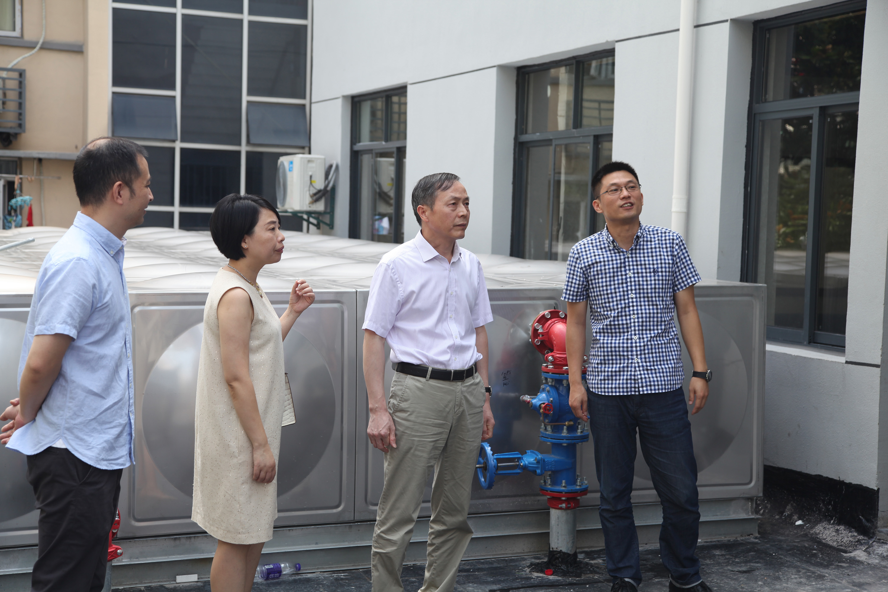 集团公司党委书记总经理虞岳明考察青年公寓项目