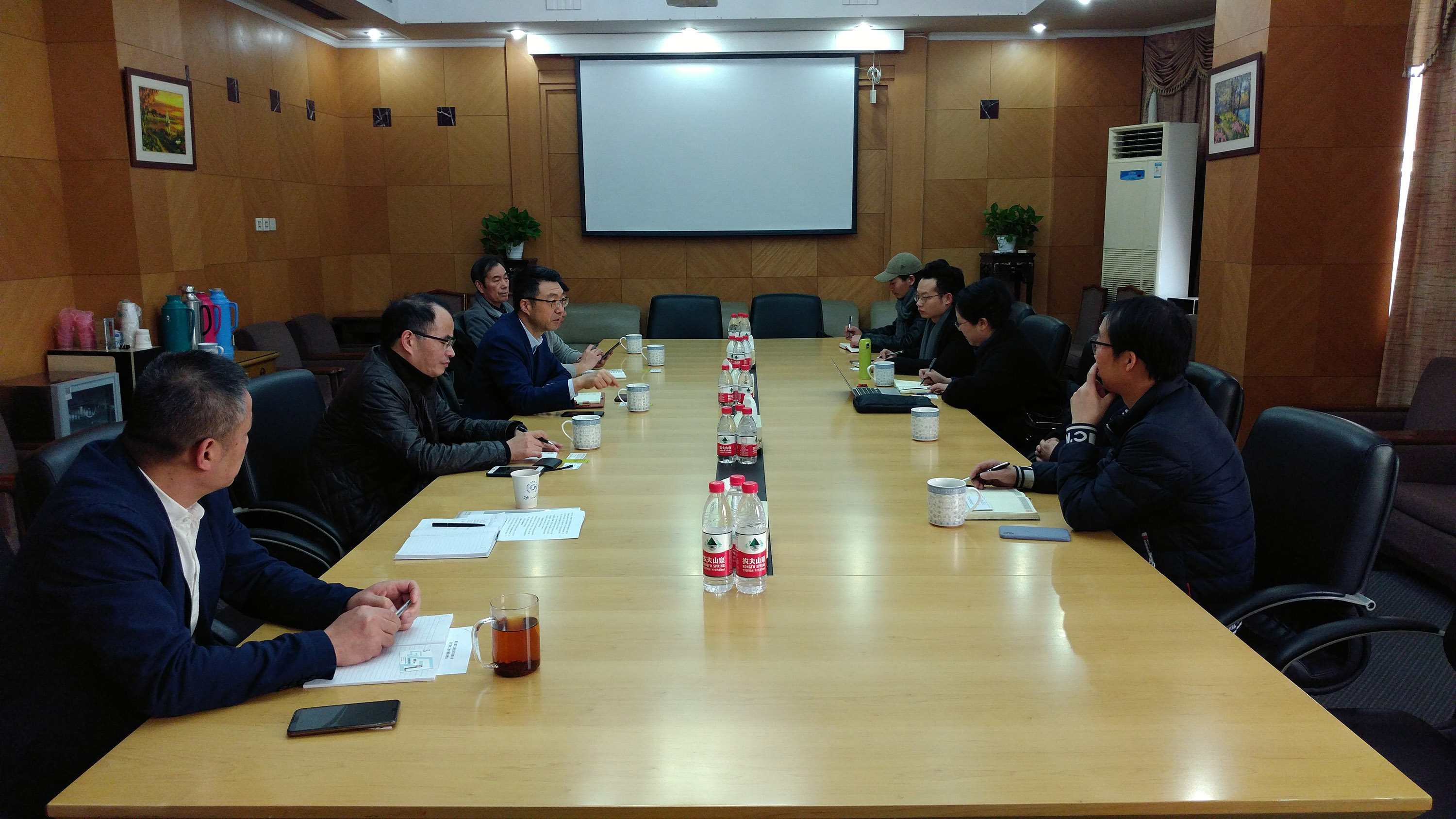 浙江工艺美术合作发展研讨会在工艺品公司召开