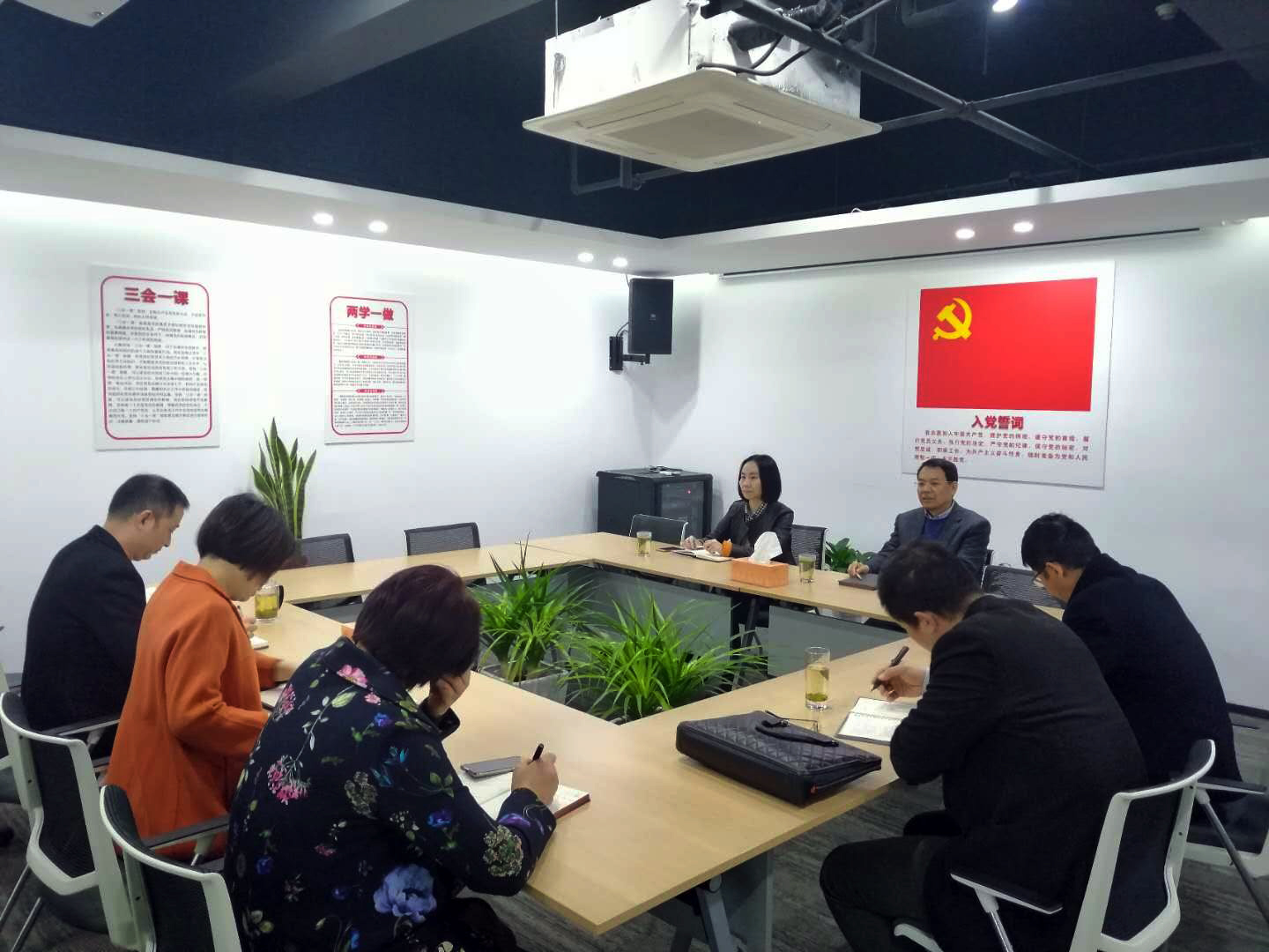 徐旭阳赴商业公司开展“三服务”活动