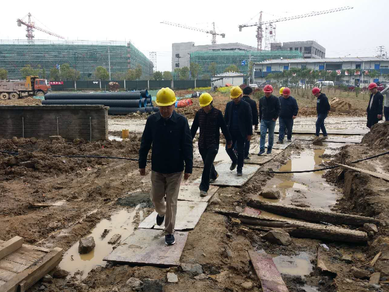集团公司副总经理徐旭阳赴皮塑大楼和德清申达建设工地进行施工安全专项检查