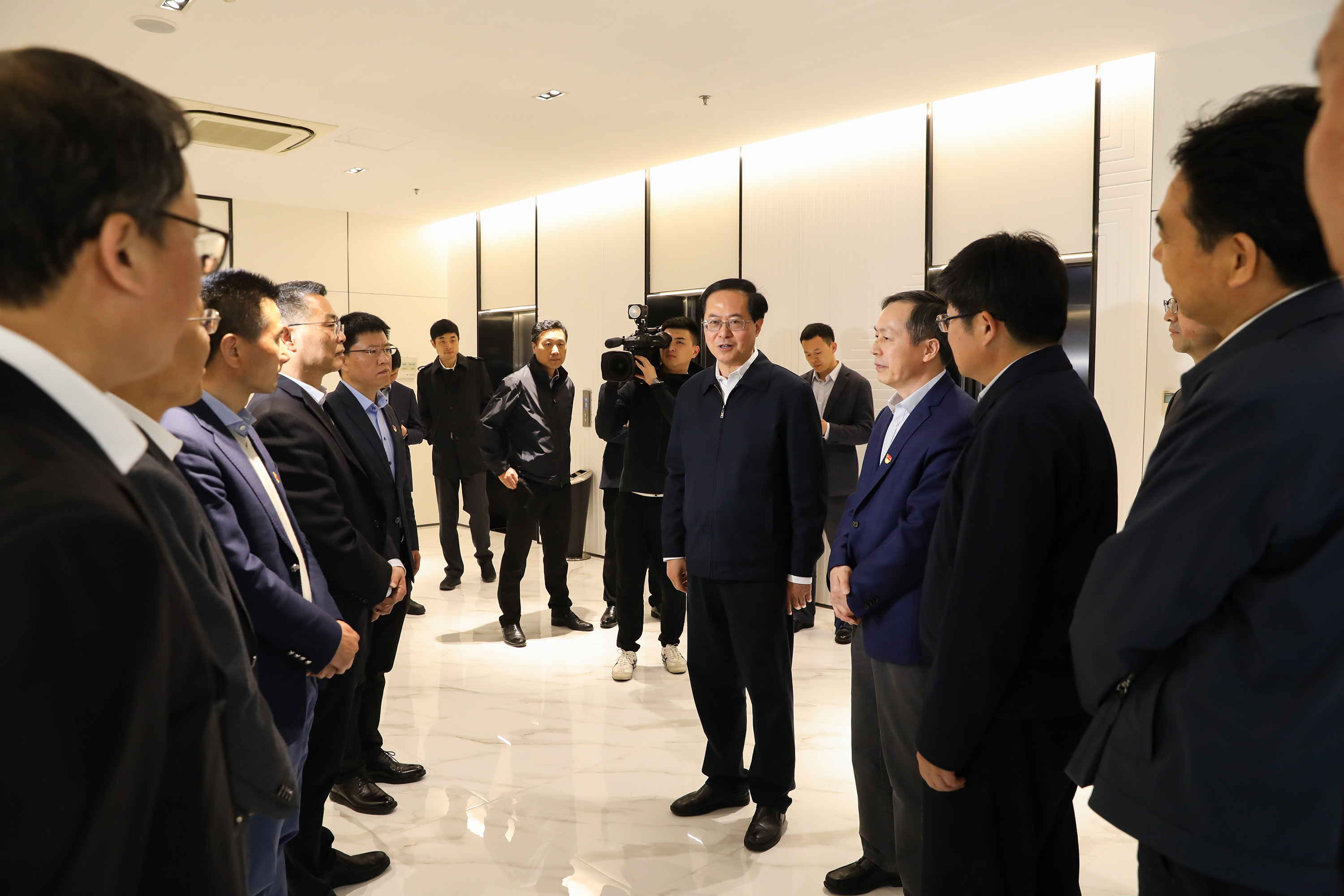 省委书记车俊调研二轻集团时强调：努力在服务文化大省建设中走在前列