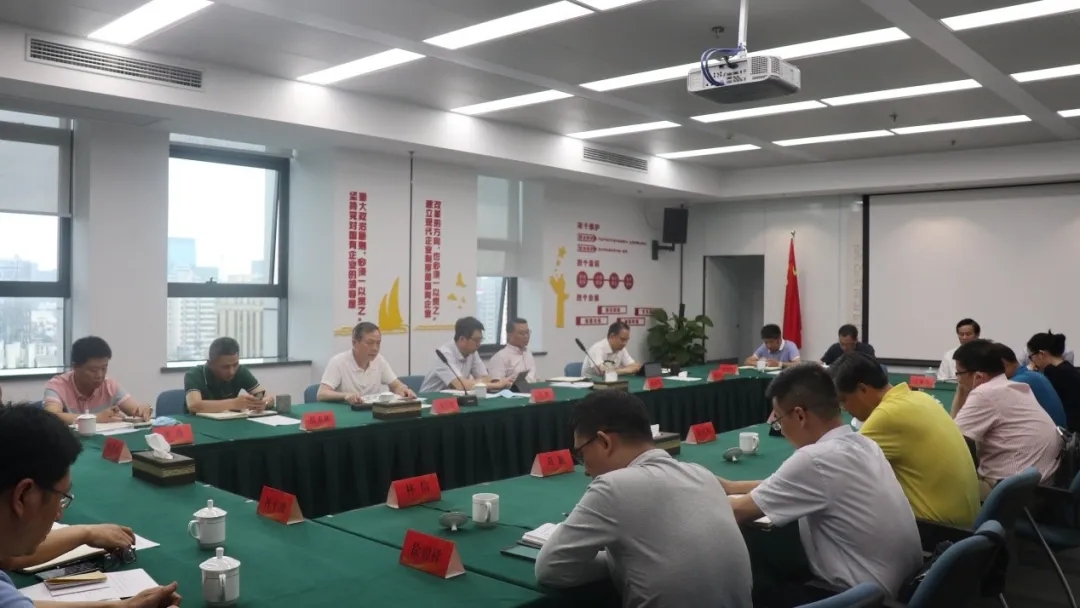 集团公司召开党委理论学习中心组学习（扩大）会