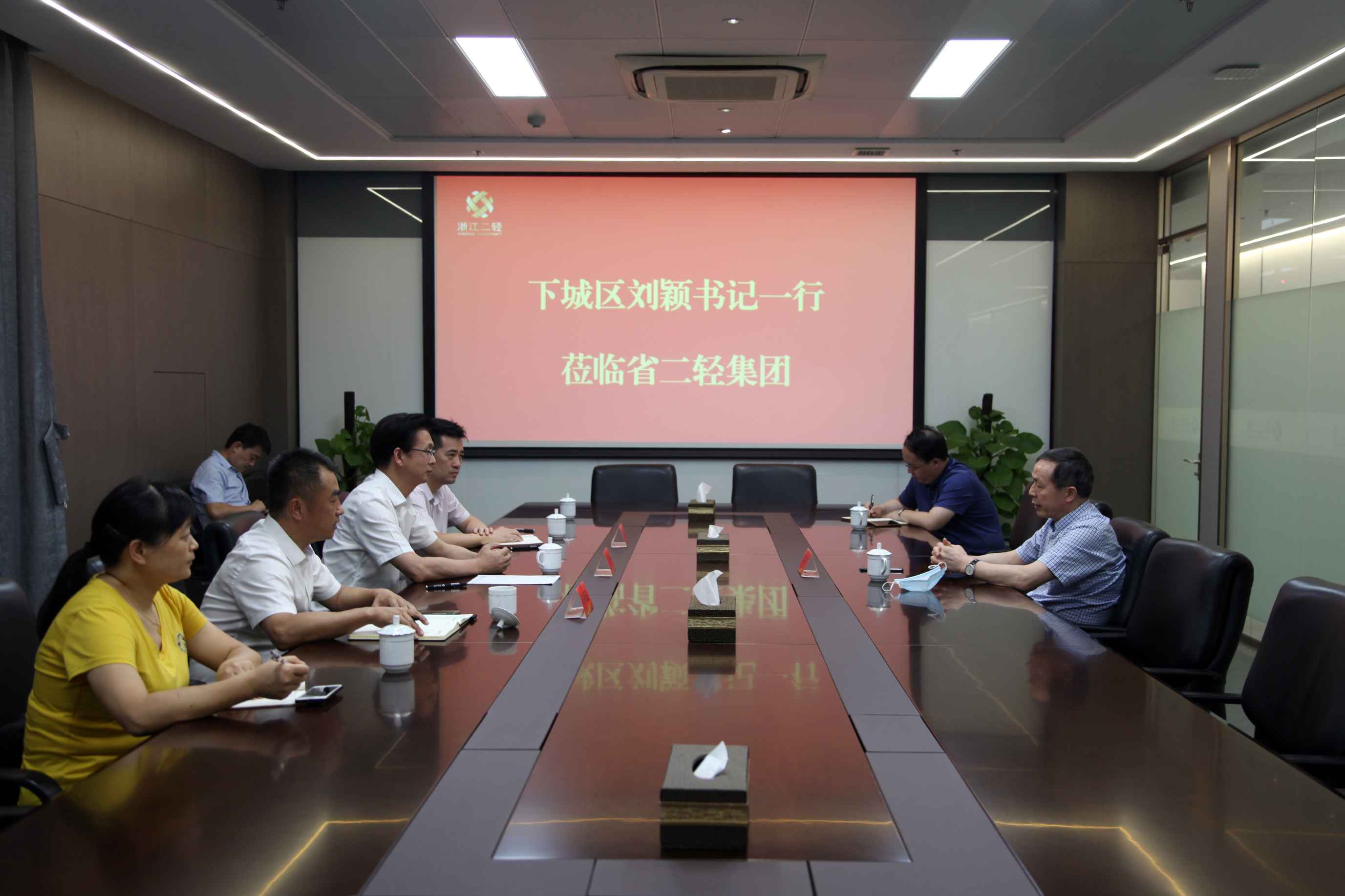 下城区区委书记刘颖赴开云网页版开展“走亲连心三服务”活动