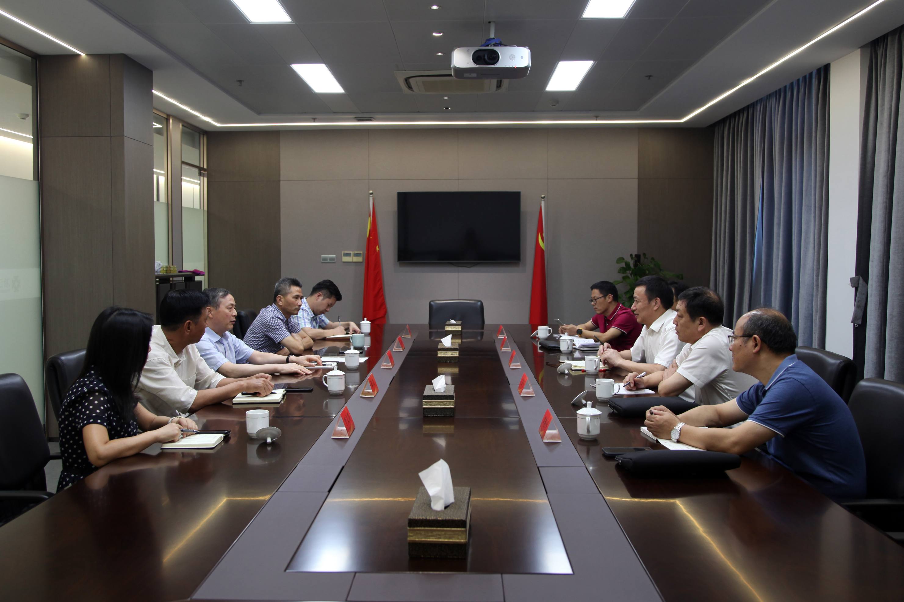 金华市国资委主任扬霄雁赴开云网页版调研交流