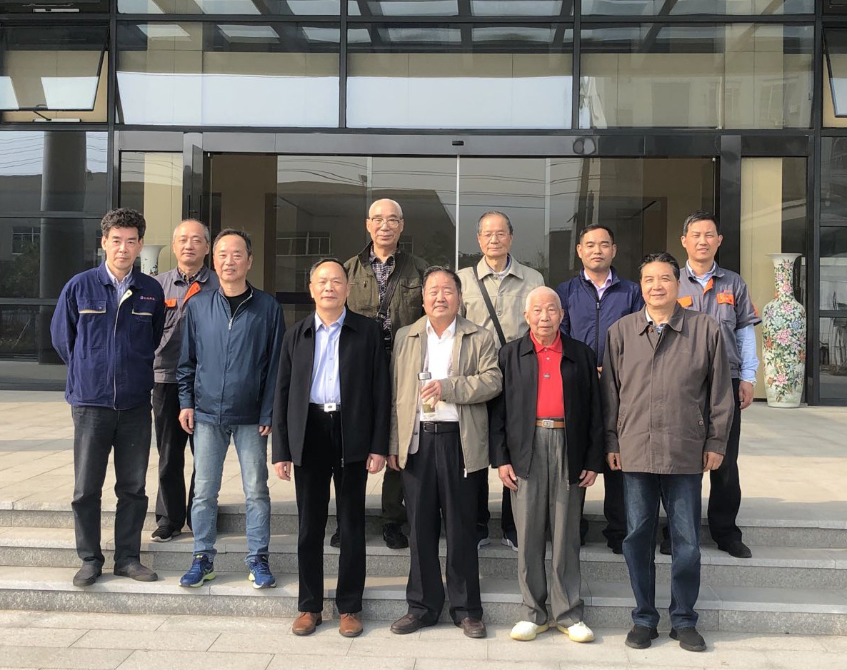 重阳佳节再聚首，建言献策话振兴