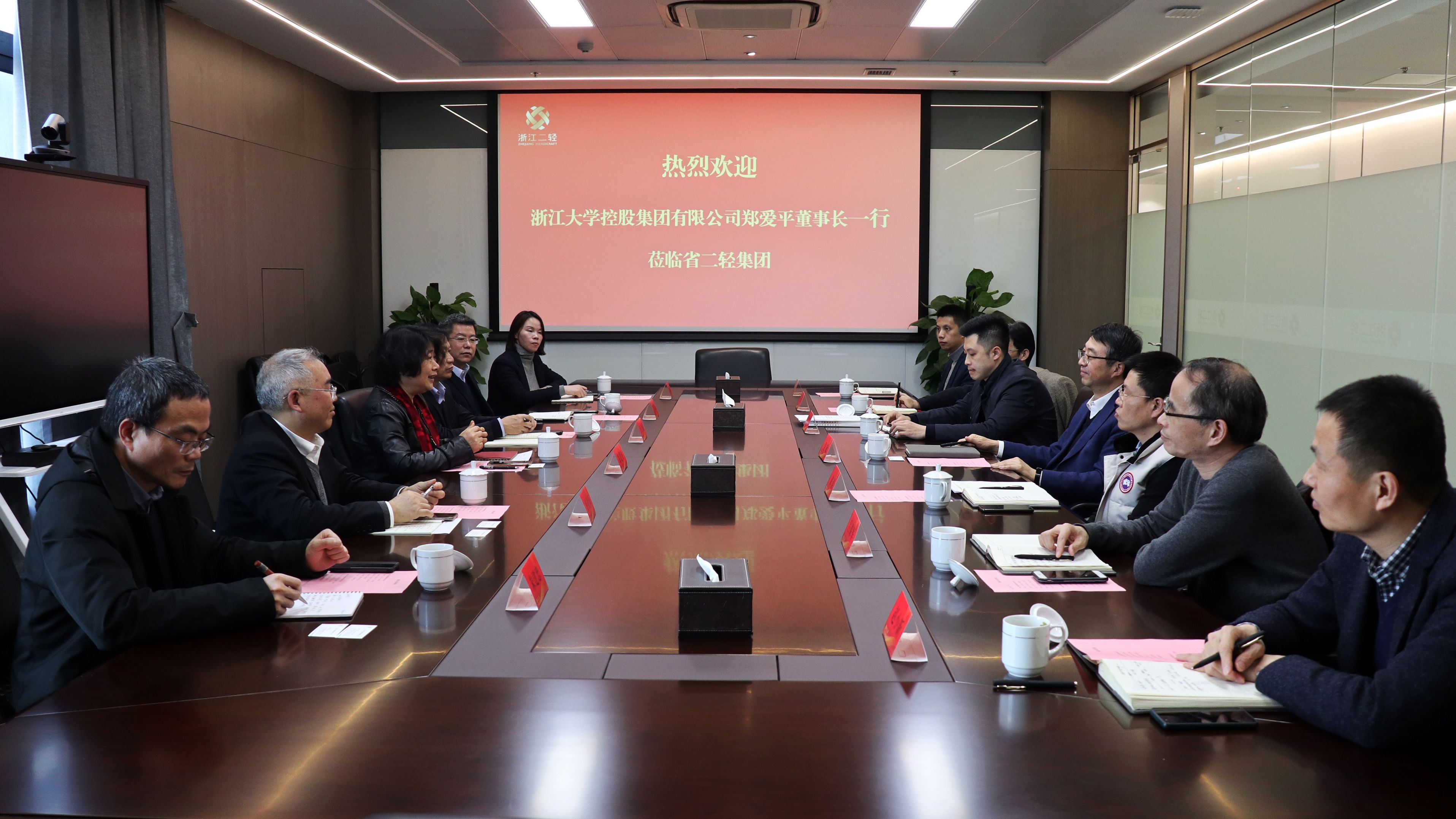 浙大控股集团党委书记、董事长郑爱平一行到开云网页版访问交流