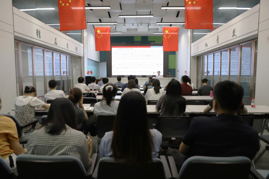 开云网页版举办第三期“民法典讲堂”