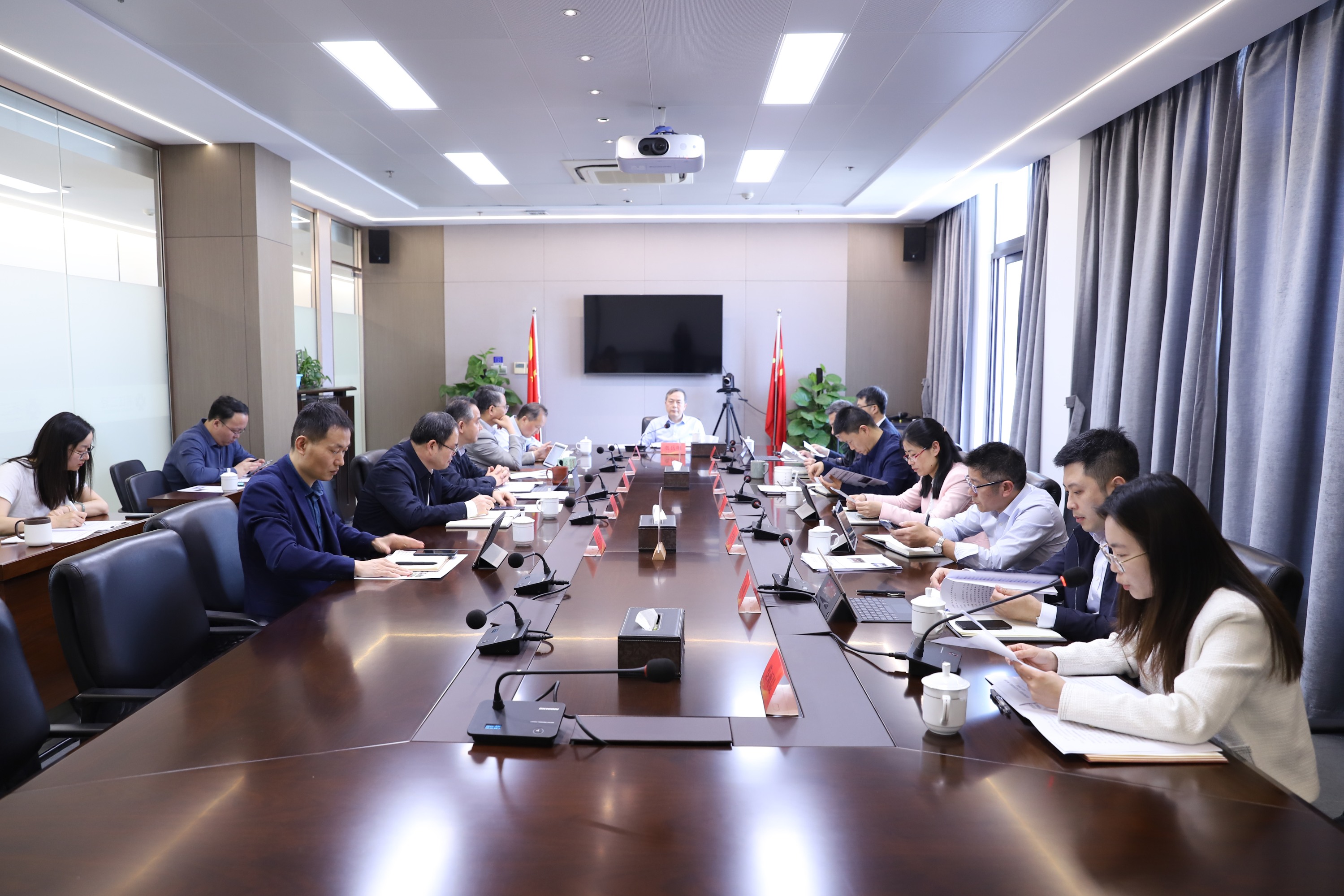 开云网页版召开党委会议专题学习贯彻习近平总书记在庆祝中国共产主义青年团成立100周年大会上的重要讲话精神