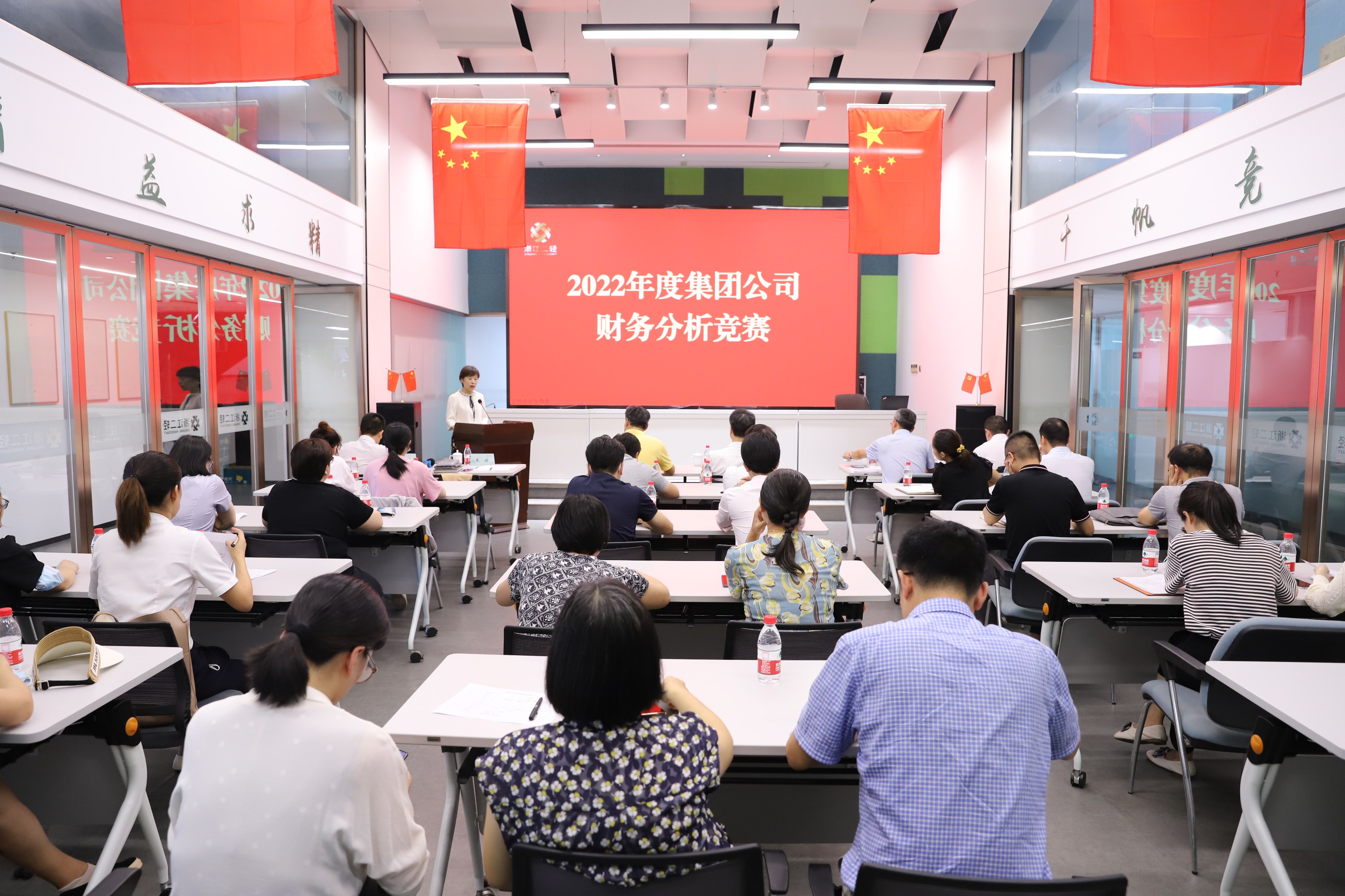 以赛促学强素质 同台竞技展风采 开云网页版举办财务分析竞赛