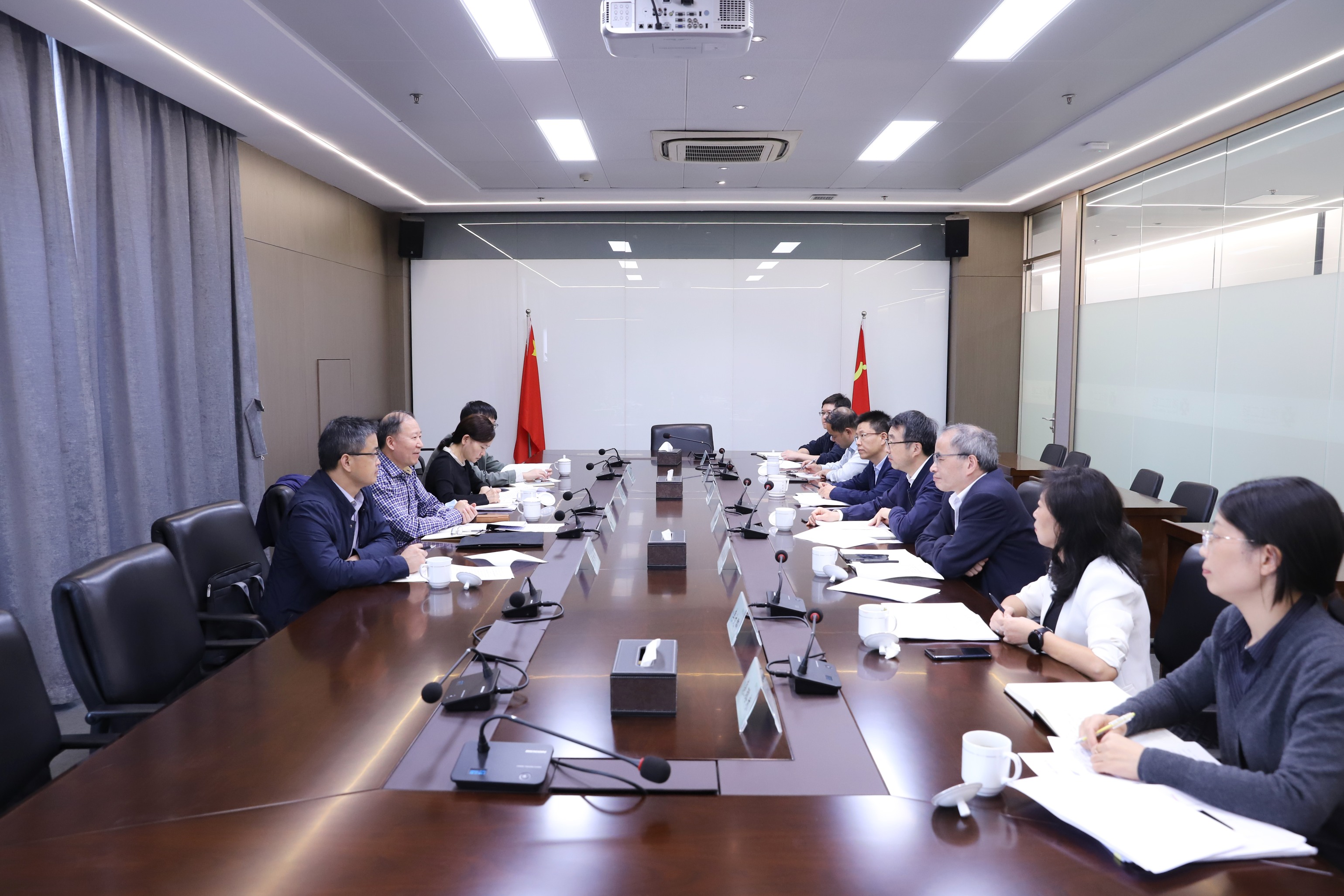 省国资委一级巡视员沈建平来开云网页版调研除险保安工作