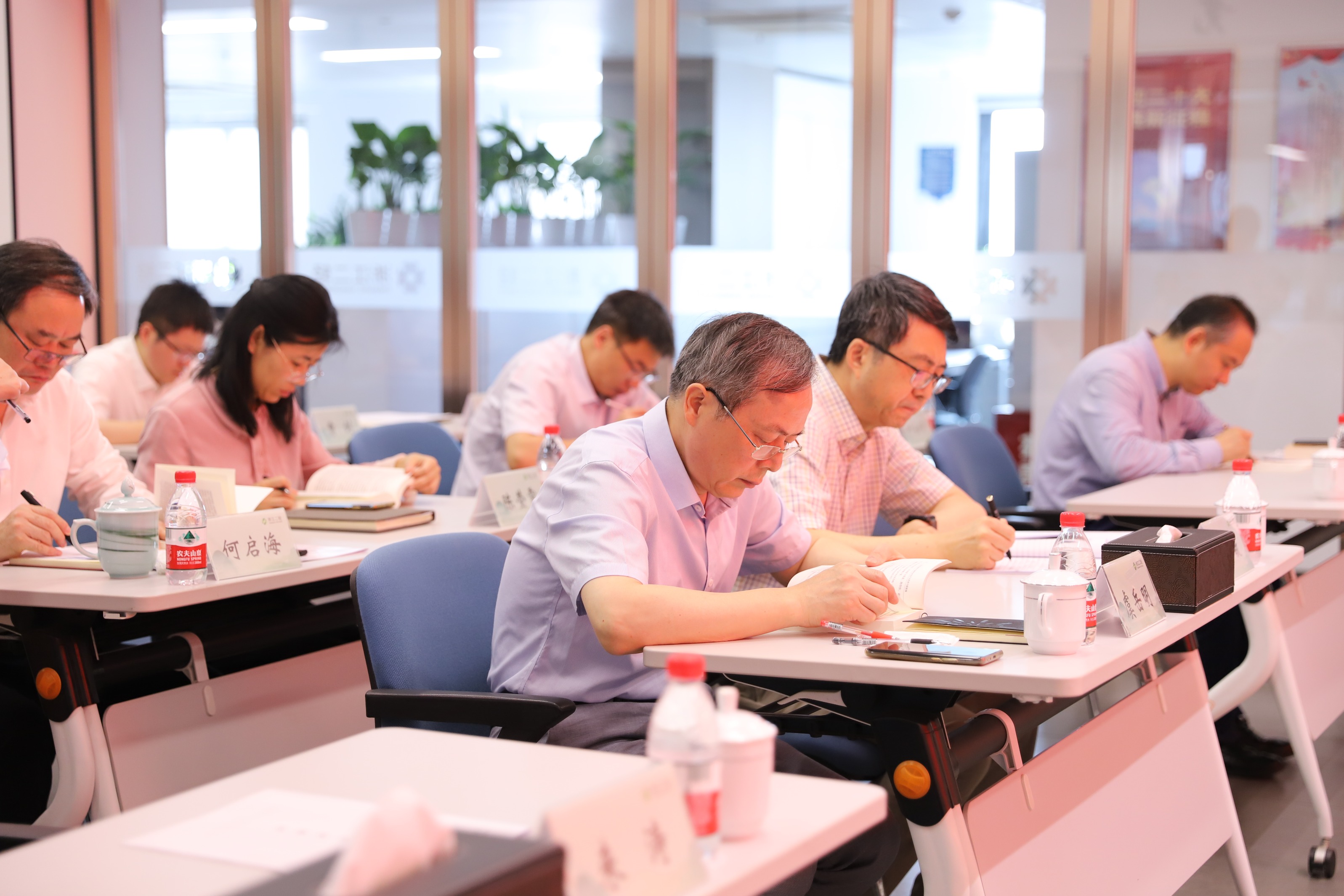 学出绝对忠诚 学出使命担当 开云网页版举办主题教育读书班