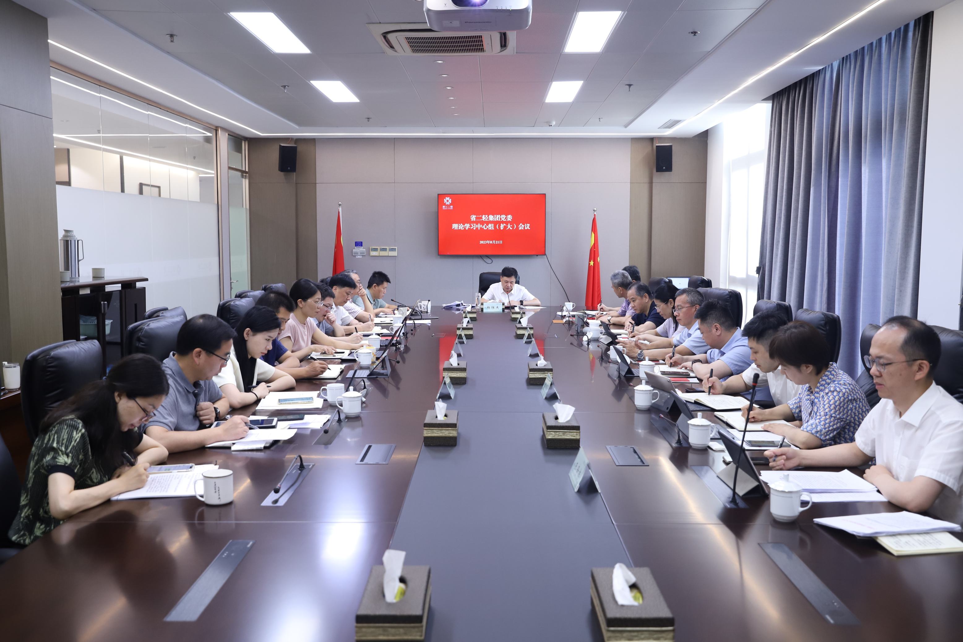 开云网页版党委召开理论学习中心组（扩大）会议 开展主题教育专题民主生活会会前学习