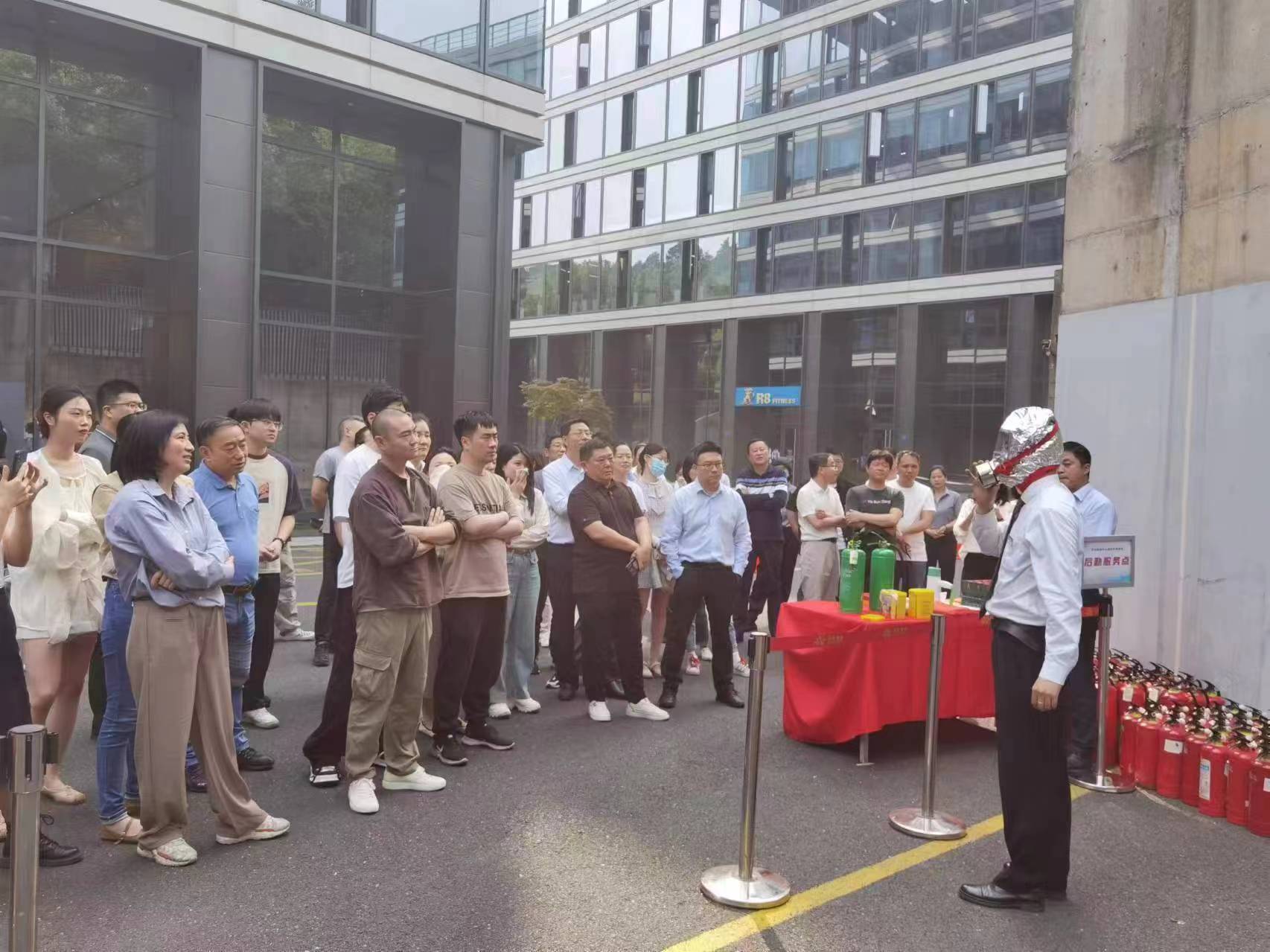商业公司开展“人人讲安全、个个会应急”消防应急演练活动