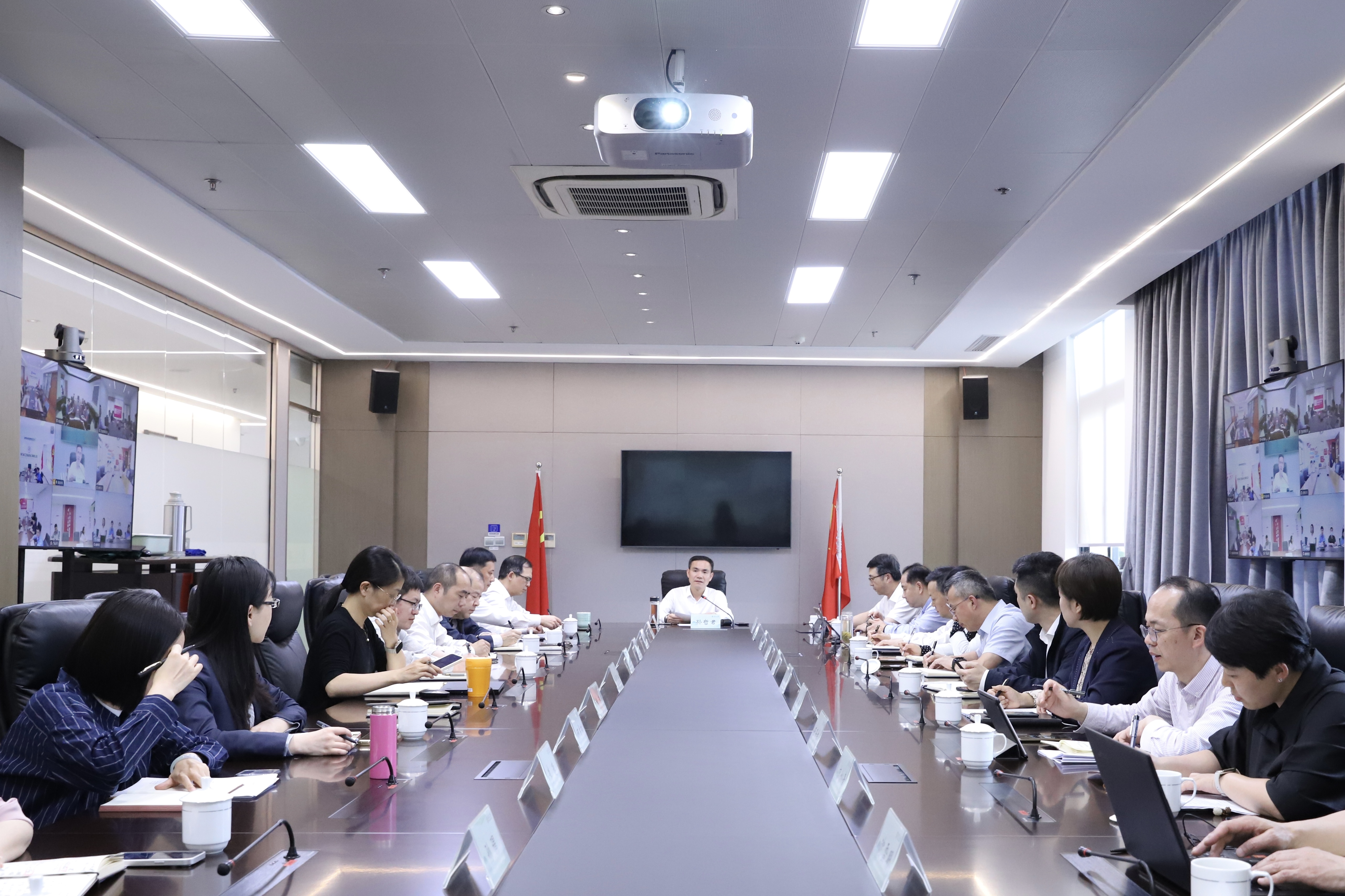 开云网页版召开党委专题会暨4月经营形势分析会