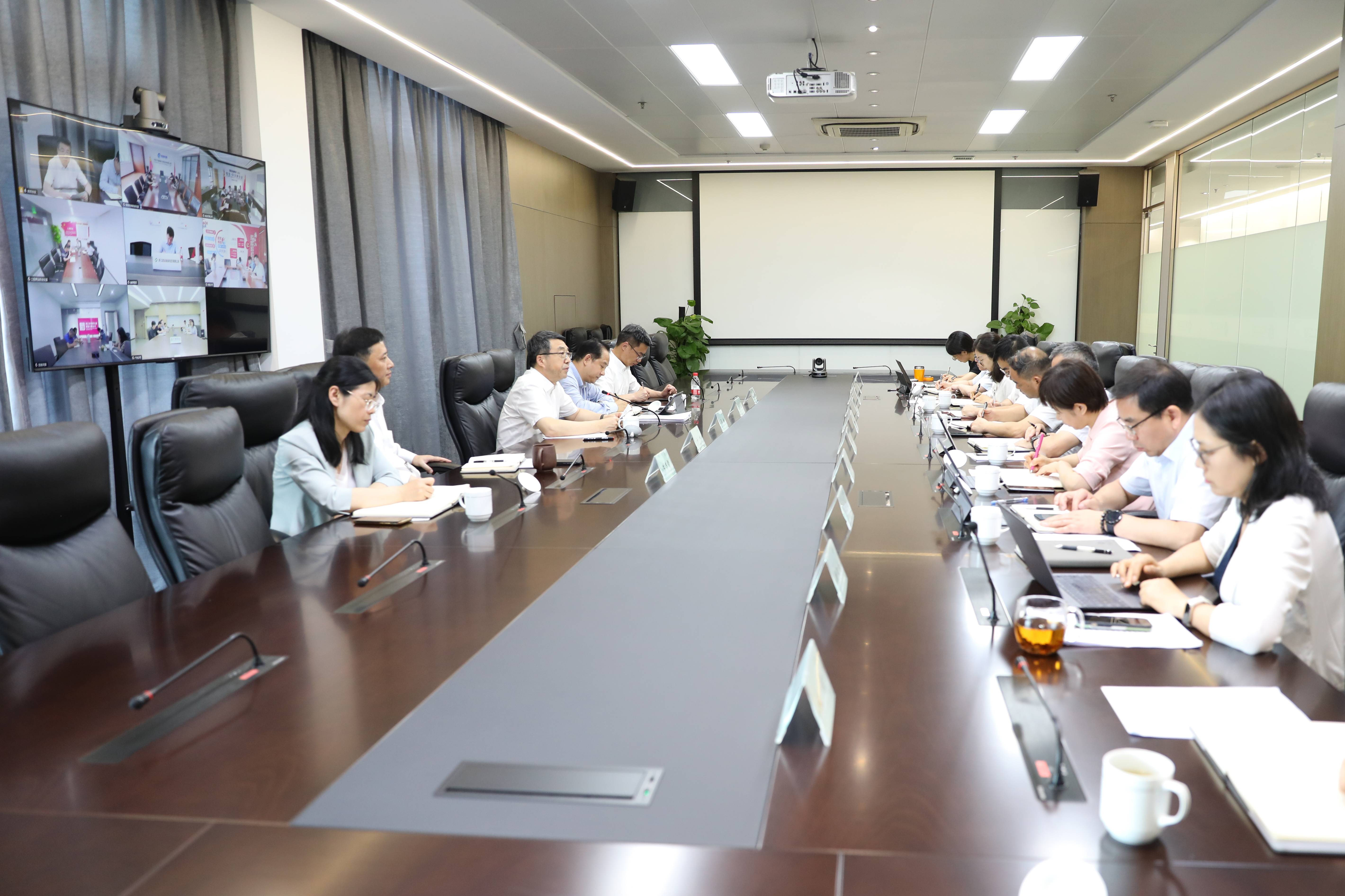 开云网页版召开5月经营形势分析会