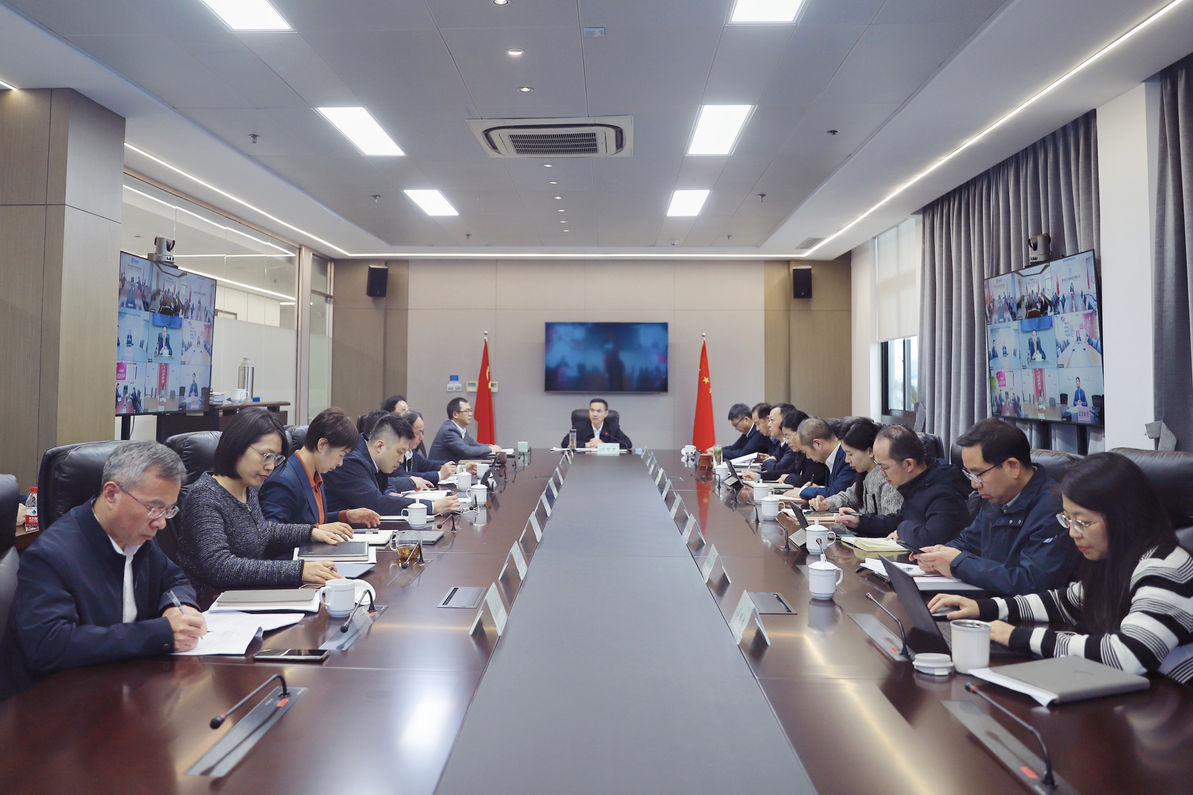 开云网页版召开2025年度工作务虚会