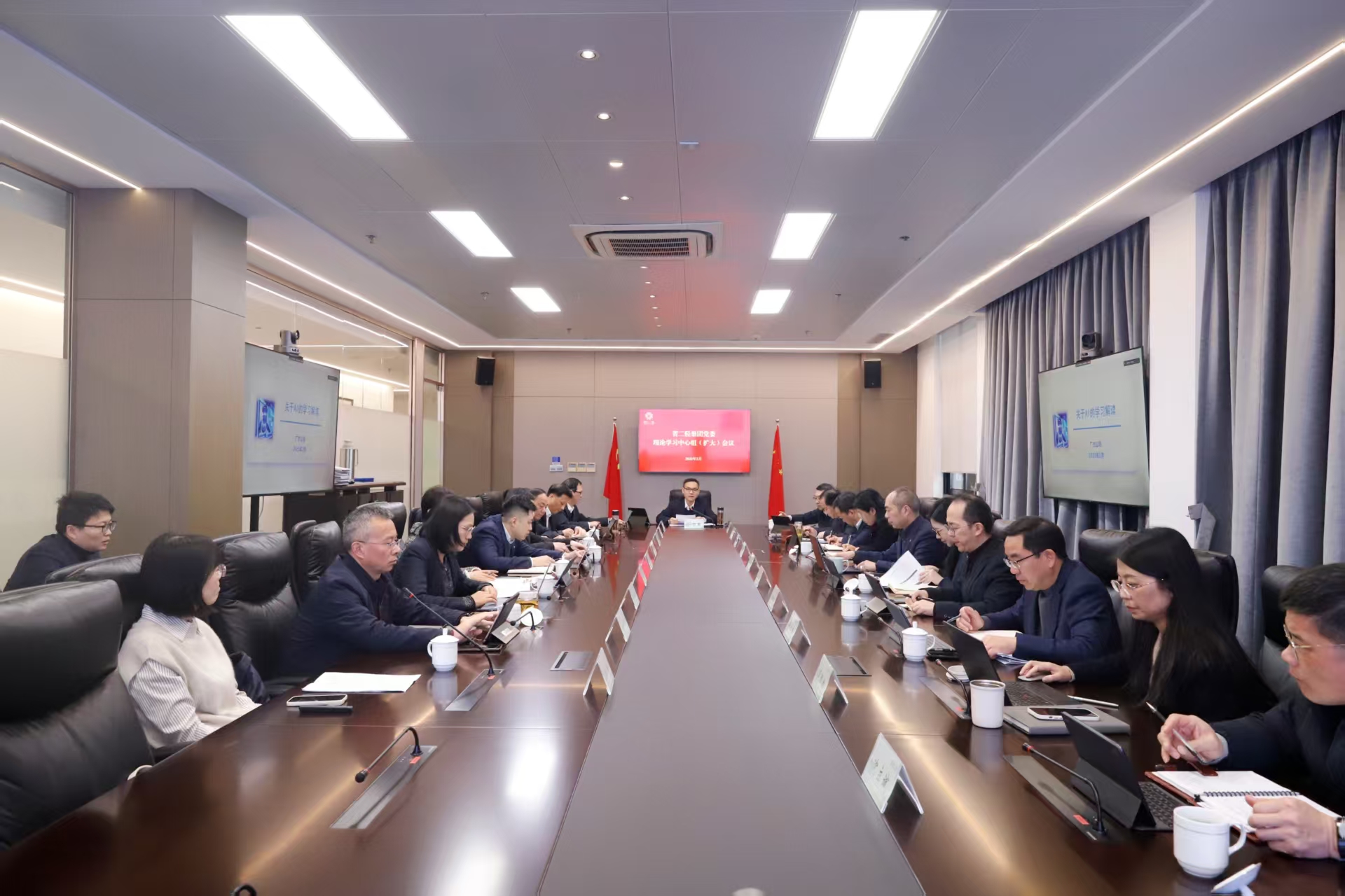 开云网页版党委理论学习中心组召开人工智能专题学习会