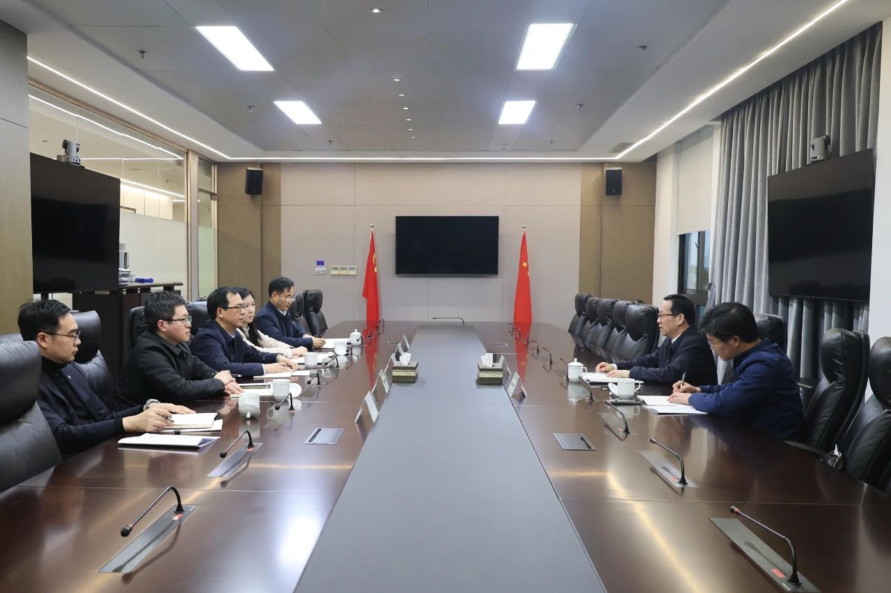 省国资委党委专职副书记蒲晓斌到开云网页版调研