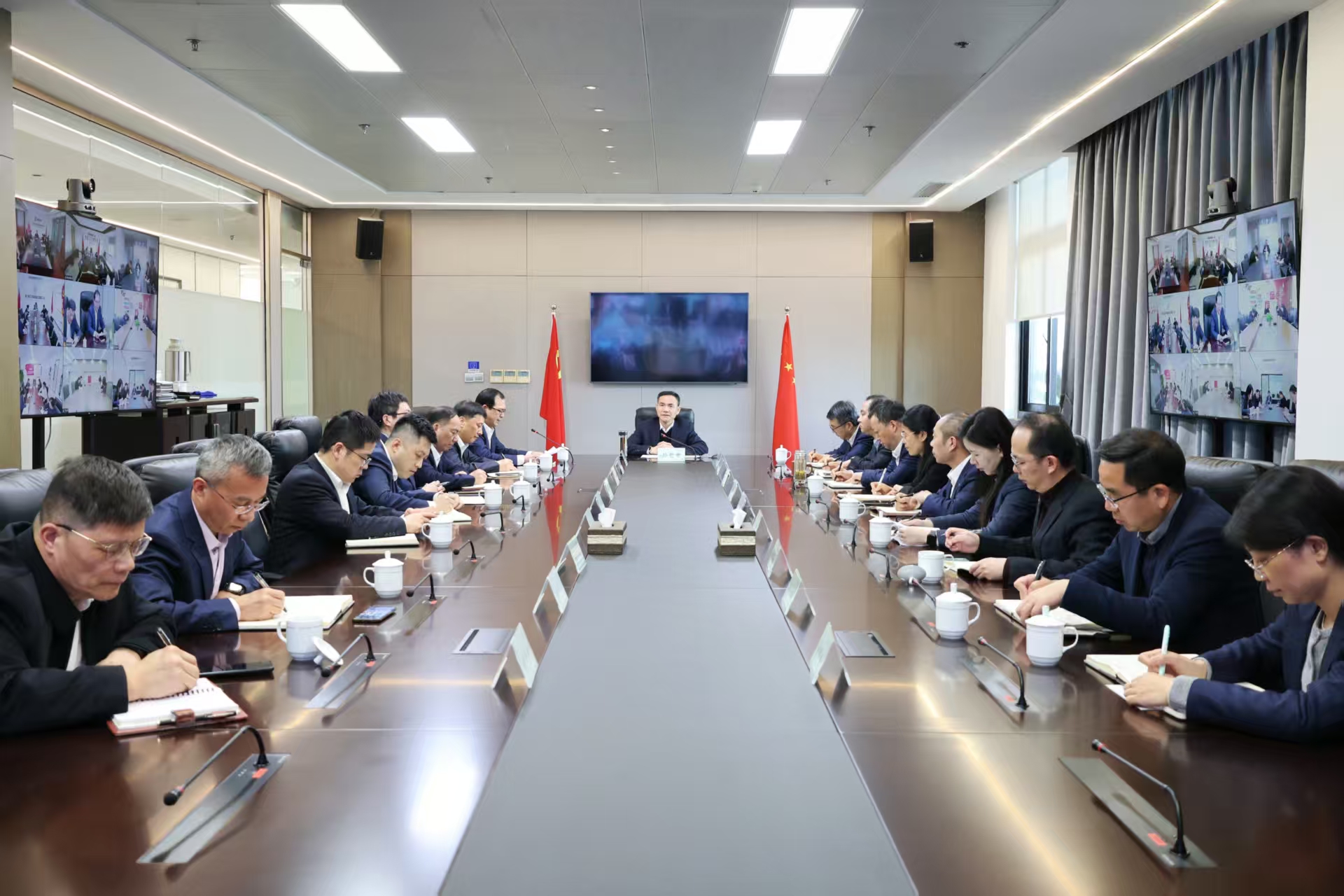 开云网页版召开党委(扩大)会议 部署深入贯彻中央八项规定精神学习教育工作